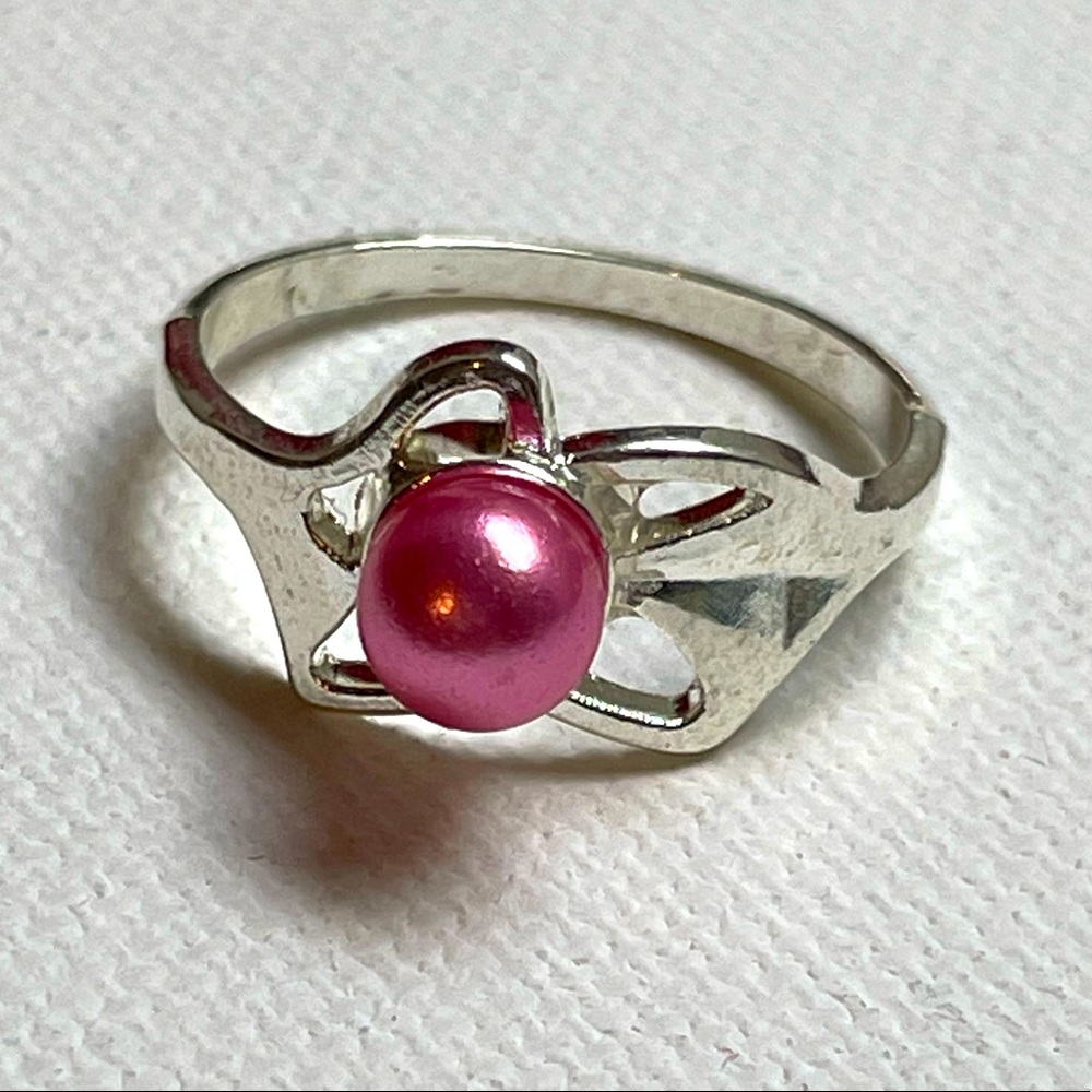 Silver ring with pink pearl bead